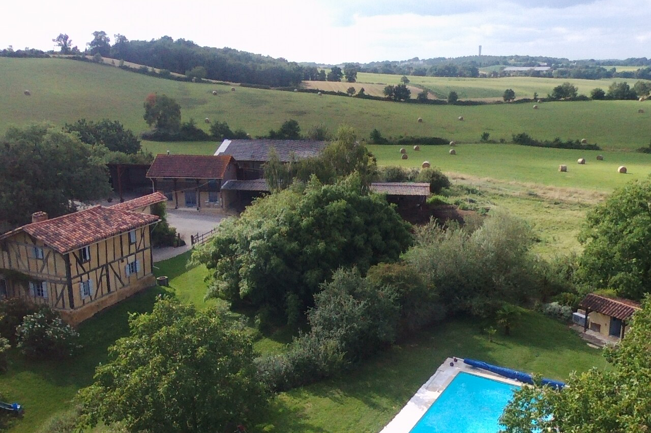 Le Bétet — Luftaufnahme der Domaine in der Gascogne