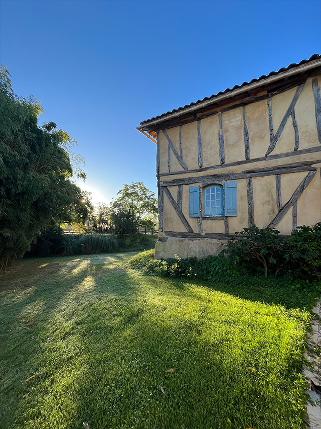 Le Bétet — Haupthaus bei Abendlicht