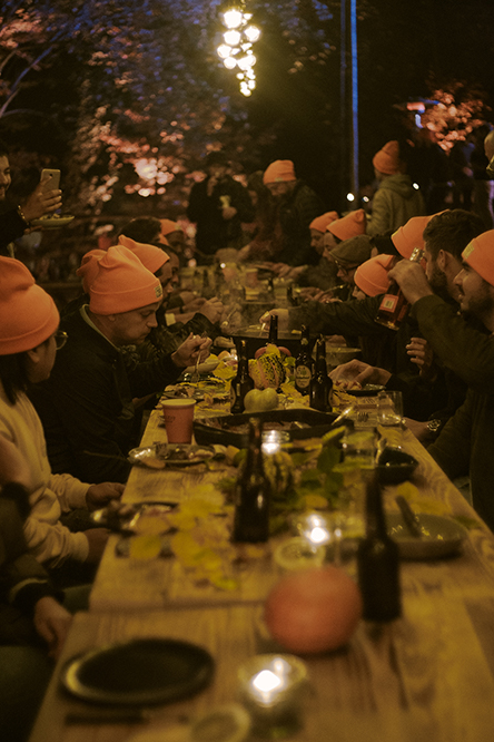 Feuerstelle — Tafel am Feuer